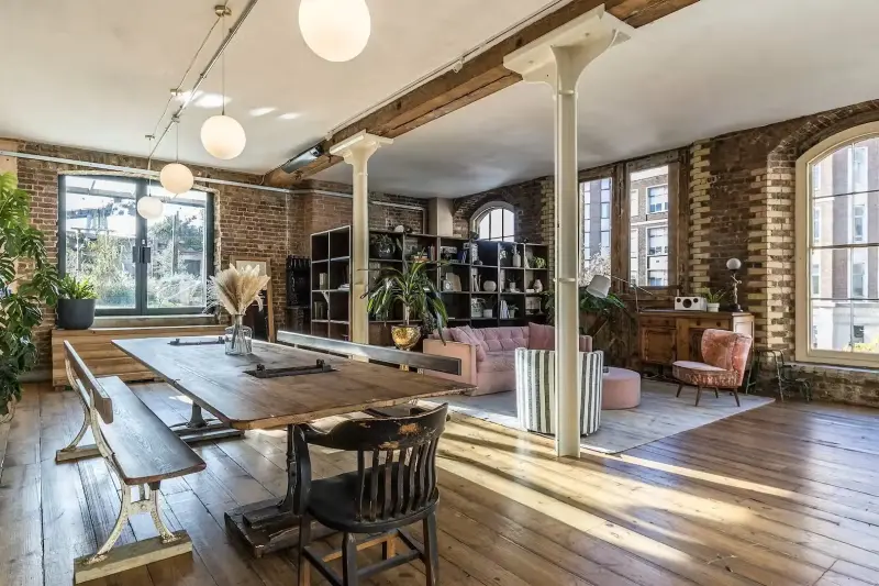 London Bridge Lounge in London Bridge